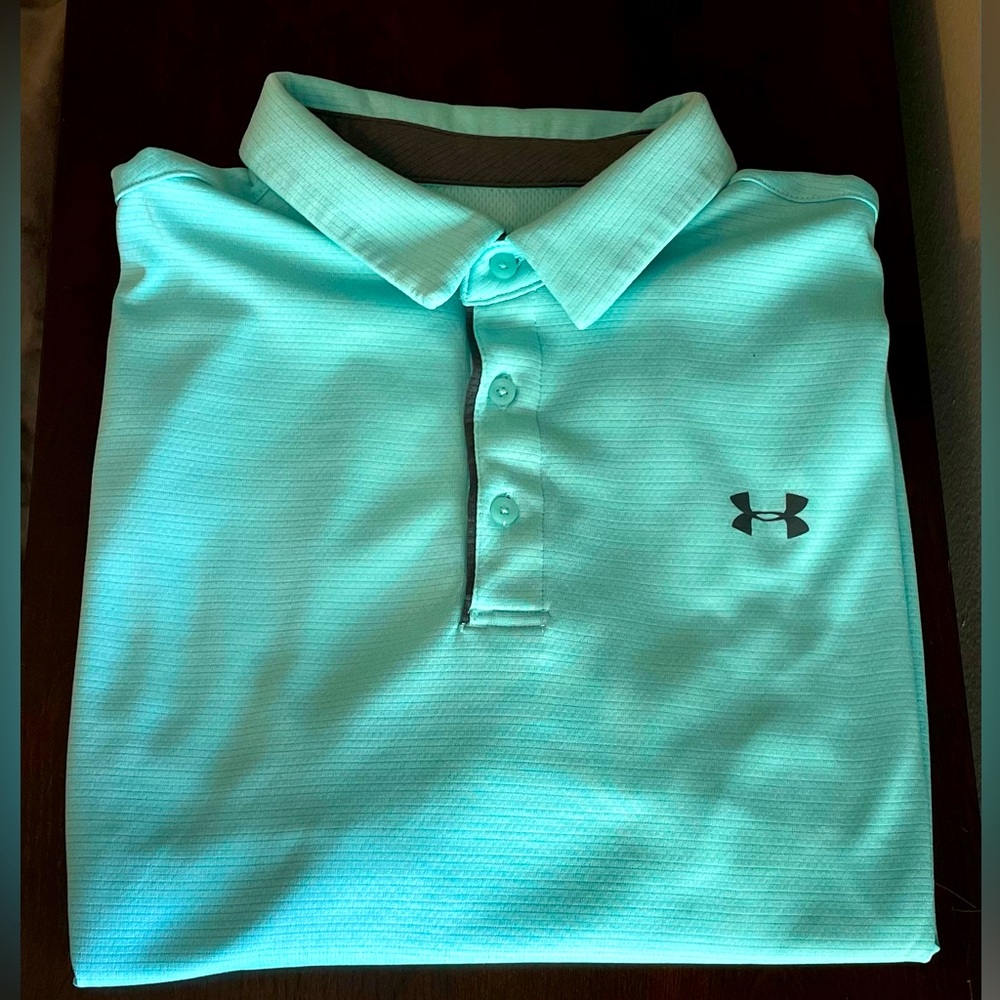Teal, Under Armor shirt in great condition!